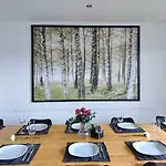Grosszuegiges Ferienhaus In Ruhiger Lage